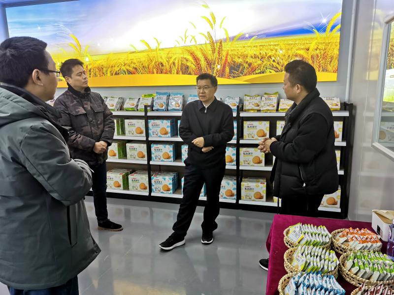 市政府秘书长吴绪峰调研指导高新区企业